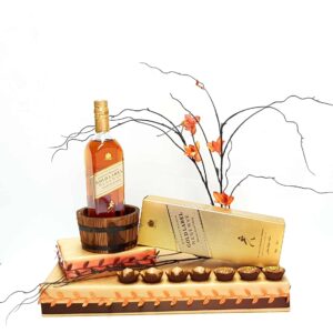 עיצוב שוקולד מיוחד עם בקבוק ויסקי איכותי מתנה קלאסית לעורך דין