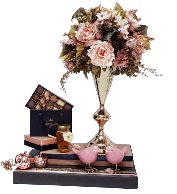 עיצוב מתנה שוקולד ואגרטל פרחי משי