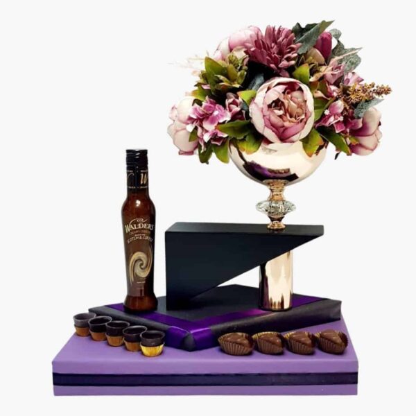 סידור פרחי משי יין ושוקולד